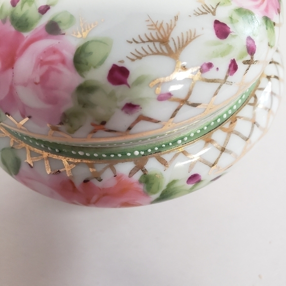 Handpainted Nippon Moriage Dresser Jar Trinket Dish Footed Cabbage Roses - Picture 3 of 7